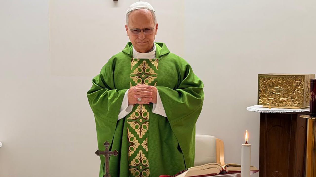 Papa Leone XIV durante la Messa al Policlinico Gemelli / Pope Leo XIV during Mass at the Gemelli Hospital