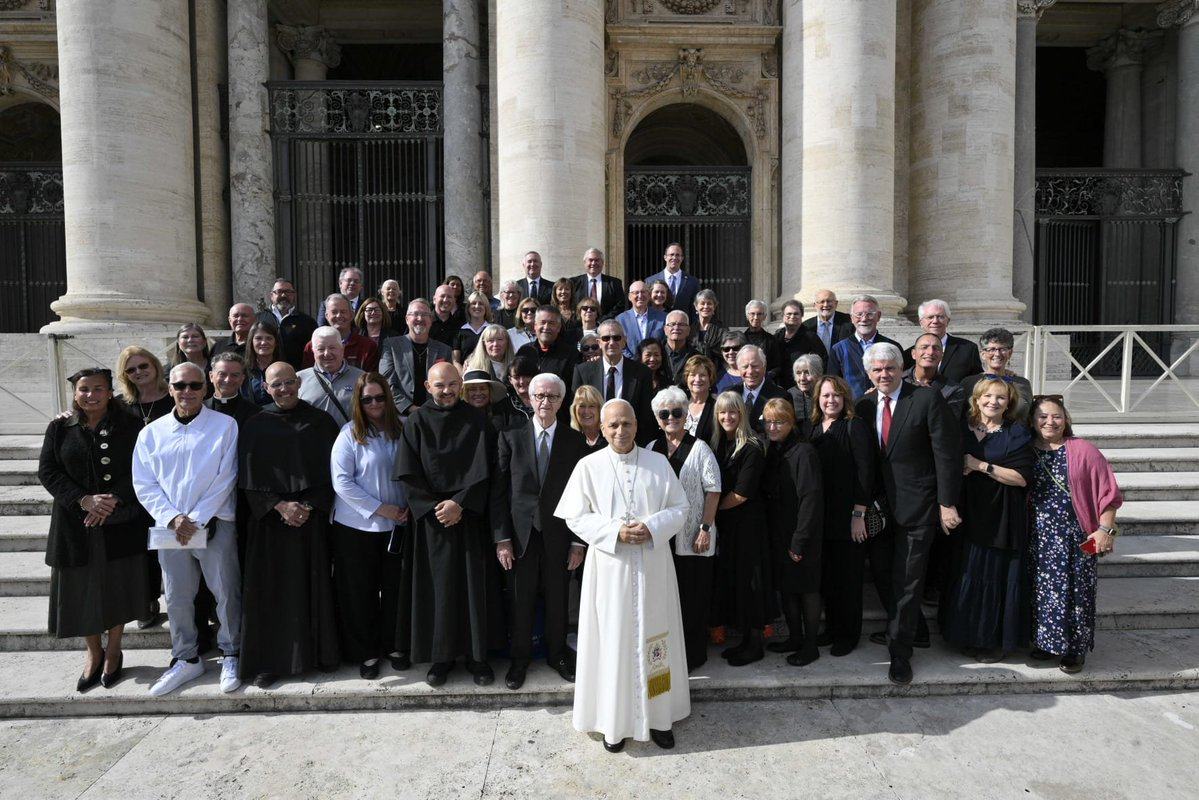 John Prevost e i fedeli di Saint-Jude di New Lenox in piazza San Pietro / John Prevost and the faithful of St Jude’s, New Lenox, in St Peter’s Square