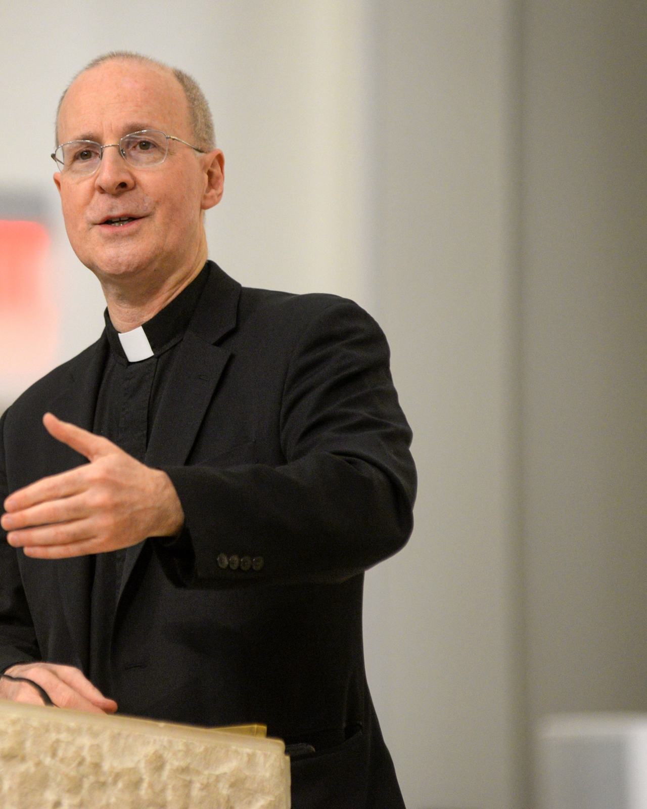 P. James Martin SJ nel 2019; non è l'autore della preghiera (foto: Mamarbus / Wikimedia Commons, CC0) / Fr James Martin SJ in 2019; he did not write the prayer (photo: Mamarbus / Wikimedia Commons, CC0)